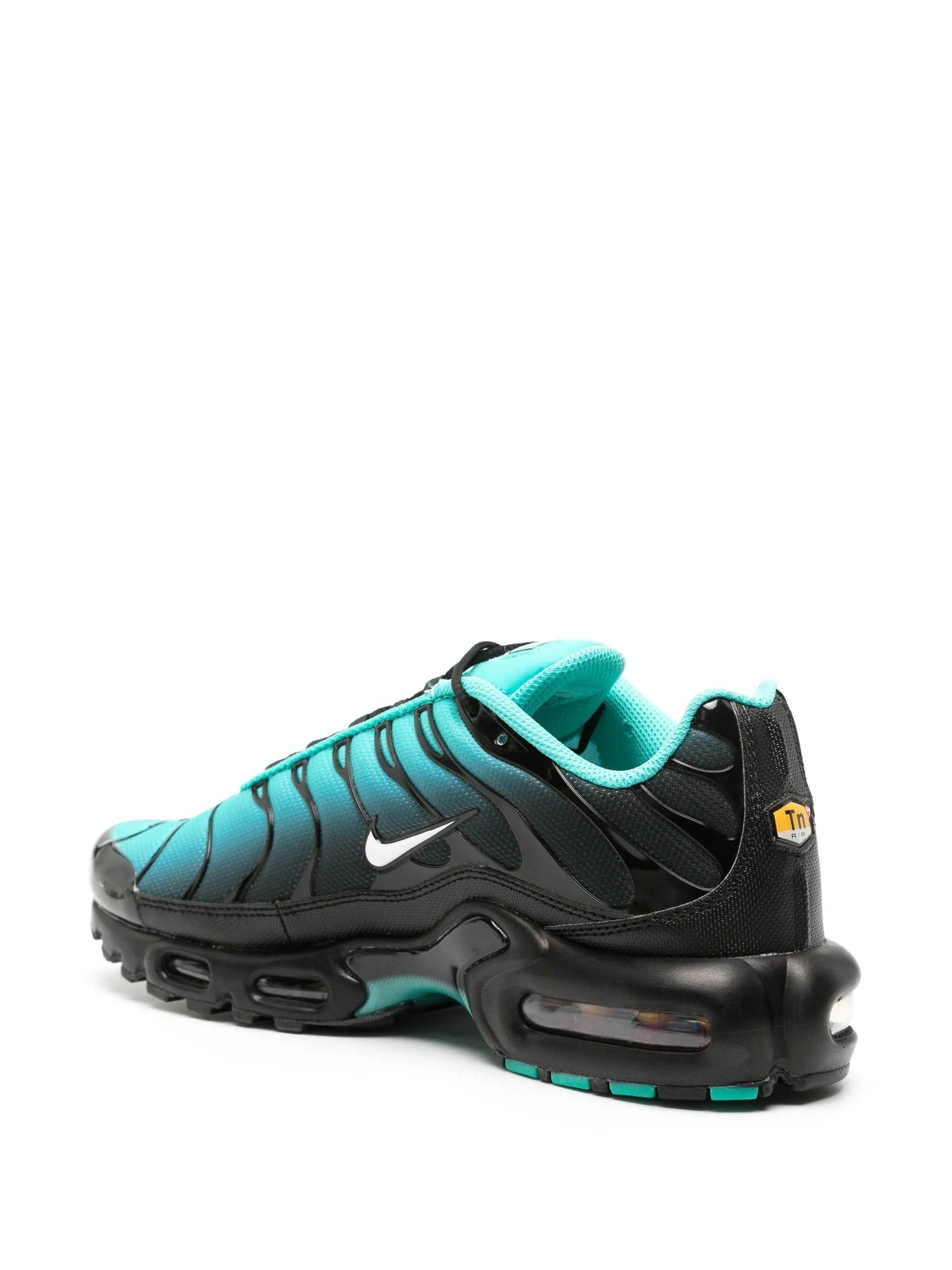 Nike Air Max Plus com detalhe Swoosh - Syre Sneakers